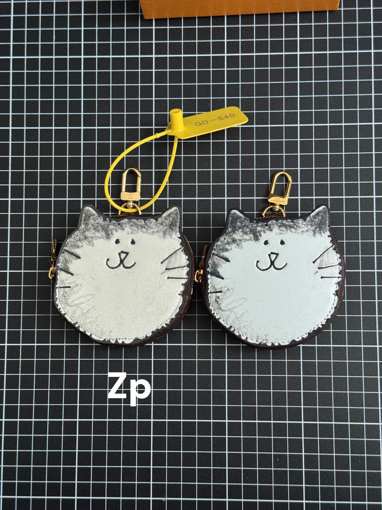 Louis Vuitton -
M15139
🆚zp