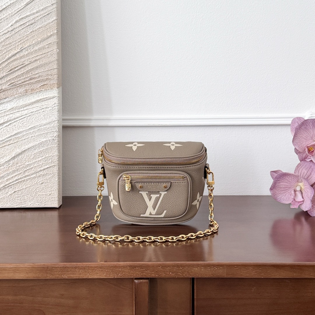 Louis Vuitton -
M83219
18x7x12cm