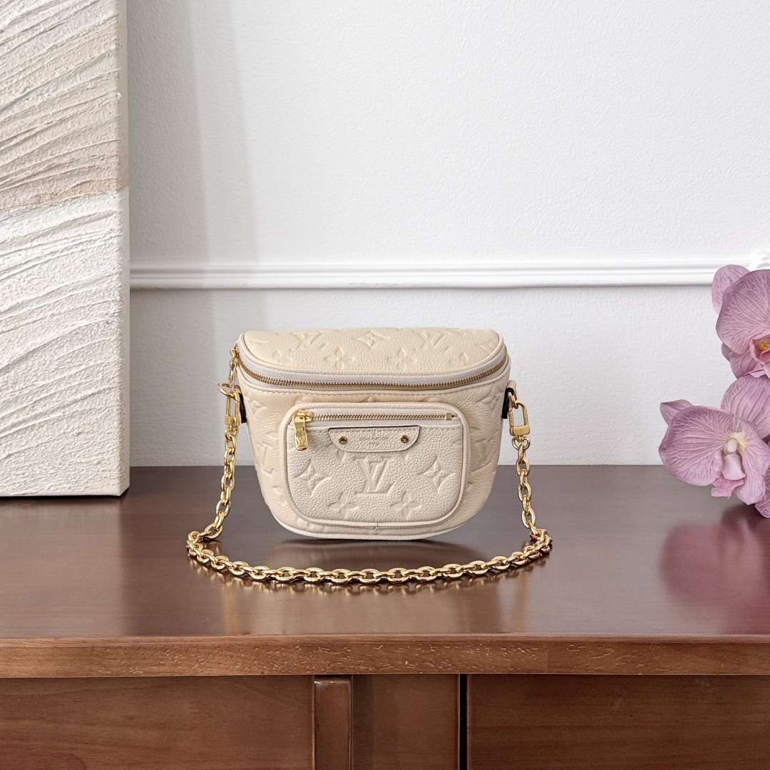 Louis Vuitton -
M83275
17x12x9.5cm