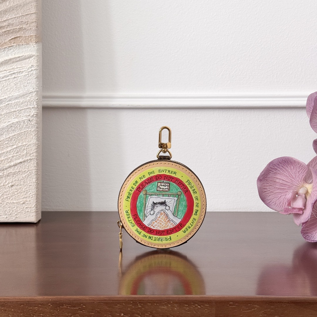 Louis Vuitton -
M15140
9.5x1.5x9.5xm