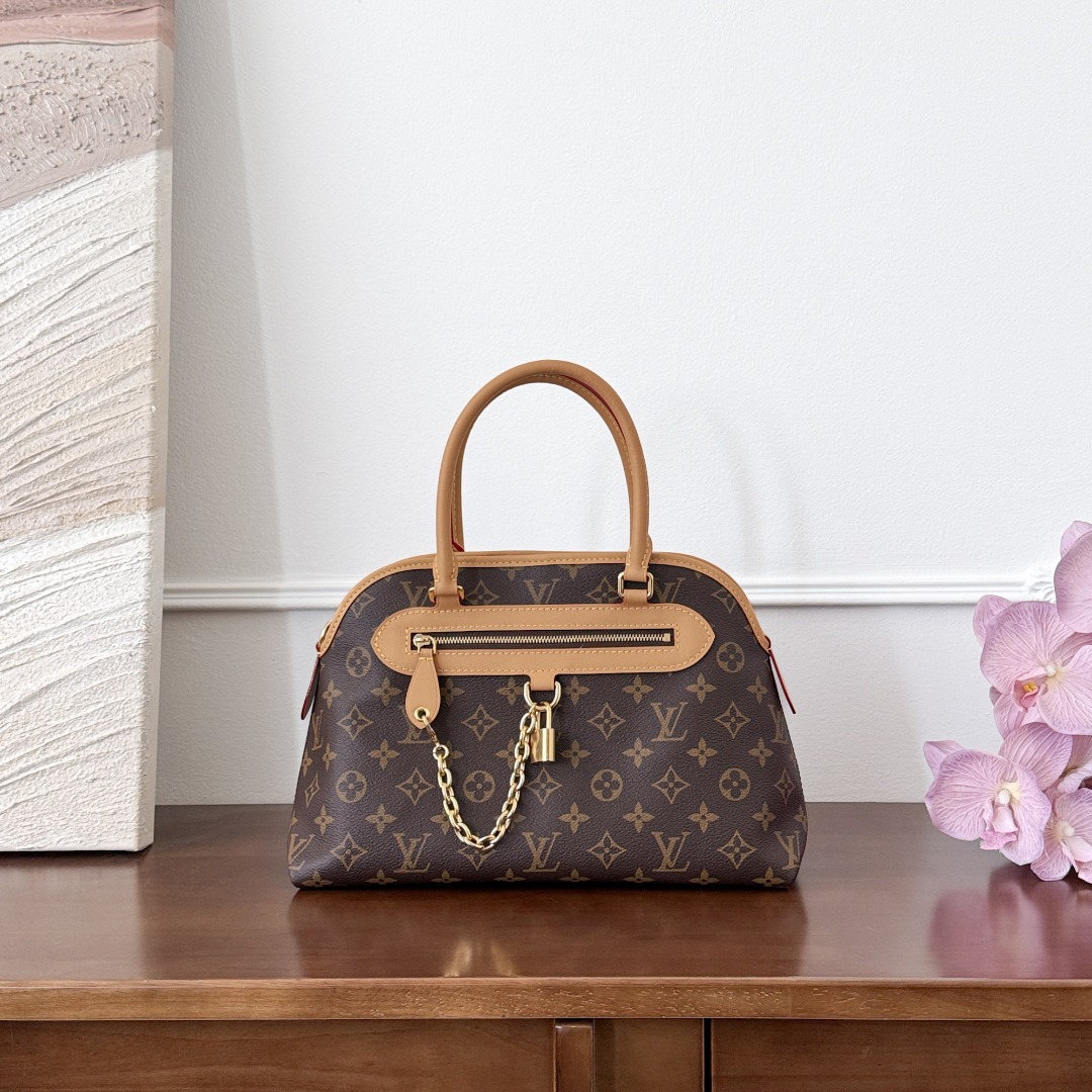 Louis Vuitton EVER MOR-
M15208
21x12x35cm