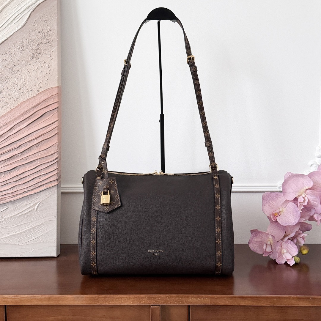 Louis Vuitton Express-
M26397
24x18.5x36cm