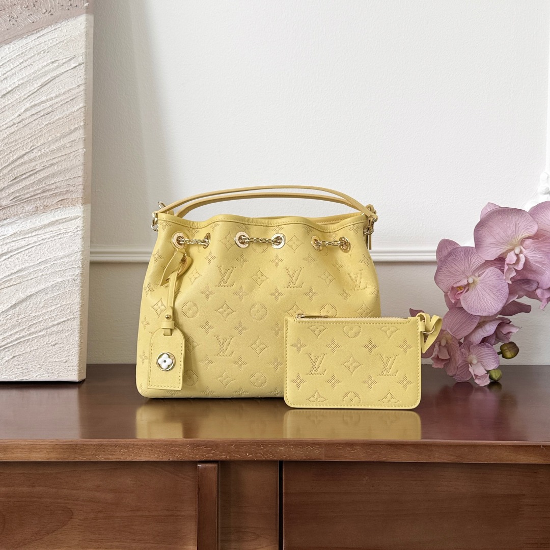 Louis Vuitton -
M11283-
28x20x11.5cm