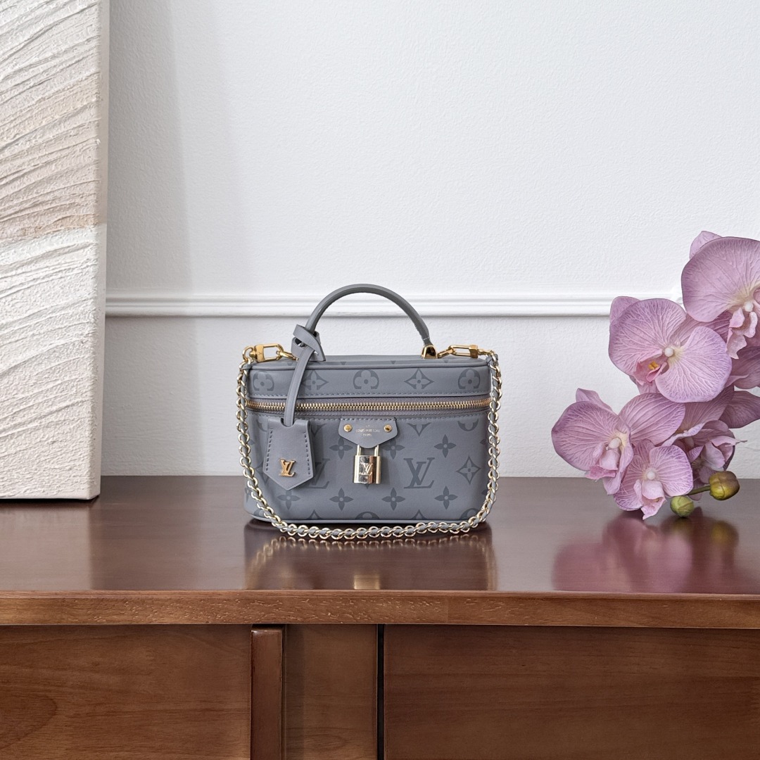 Louis Vuitton -
M12427
19x11.5x6.5cm