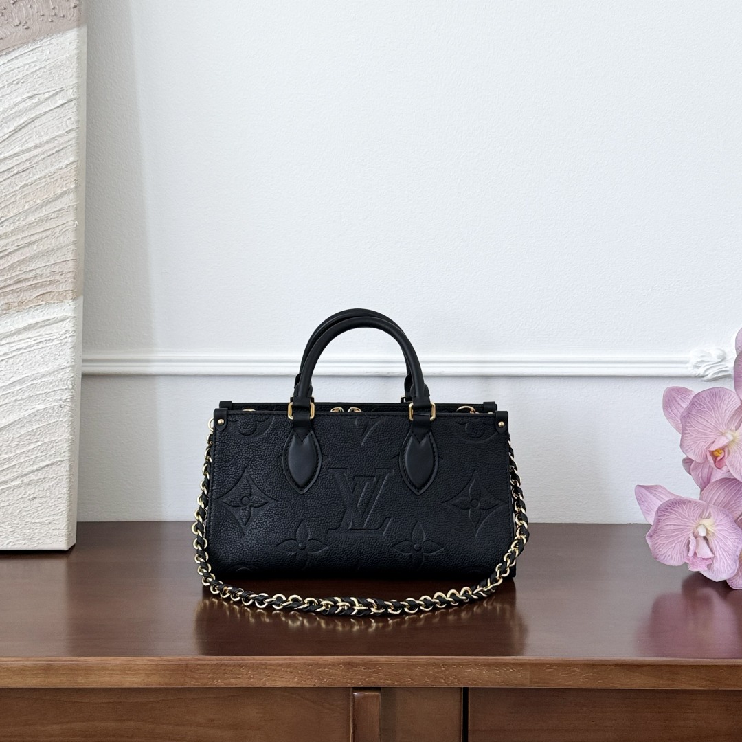 Louis Vuitton onthego-
M23640
25x10x13cm