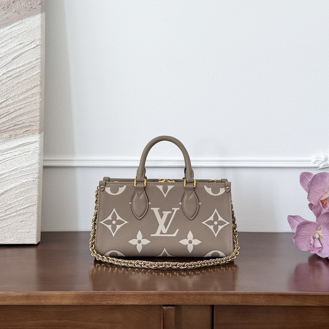 Louis Vuitton onthego-
M23641
25x10x13cm