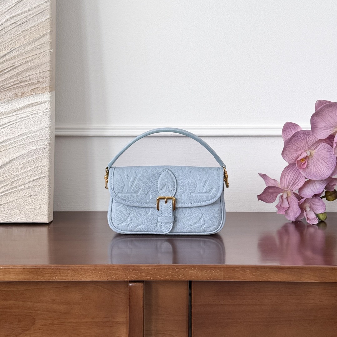 Louis Vuitton nano-
M83592-
19x10.5x6cm