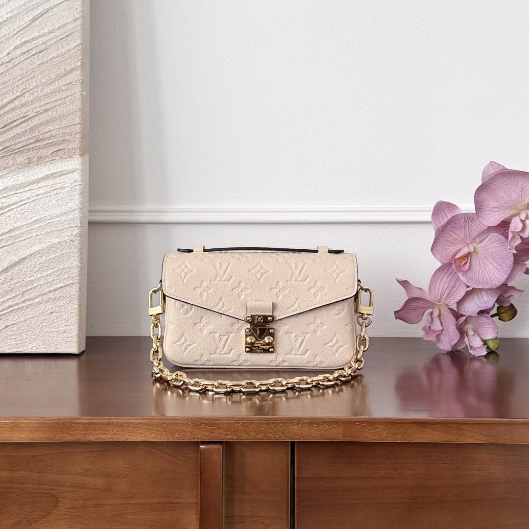 Louis Vuitton Monogram-
、hold