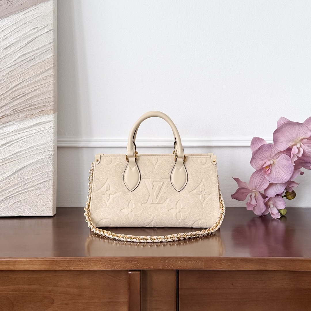 Louis Vuitton onthego-
M23698
25x10x13cm