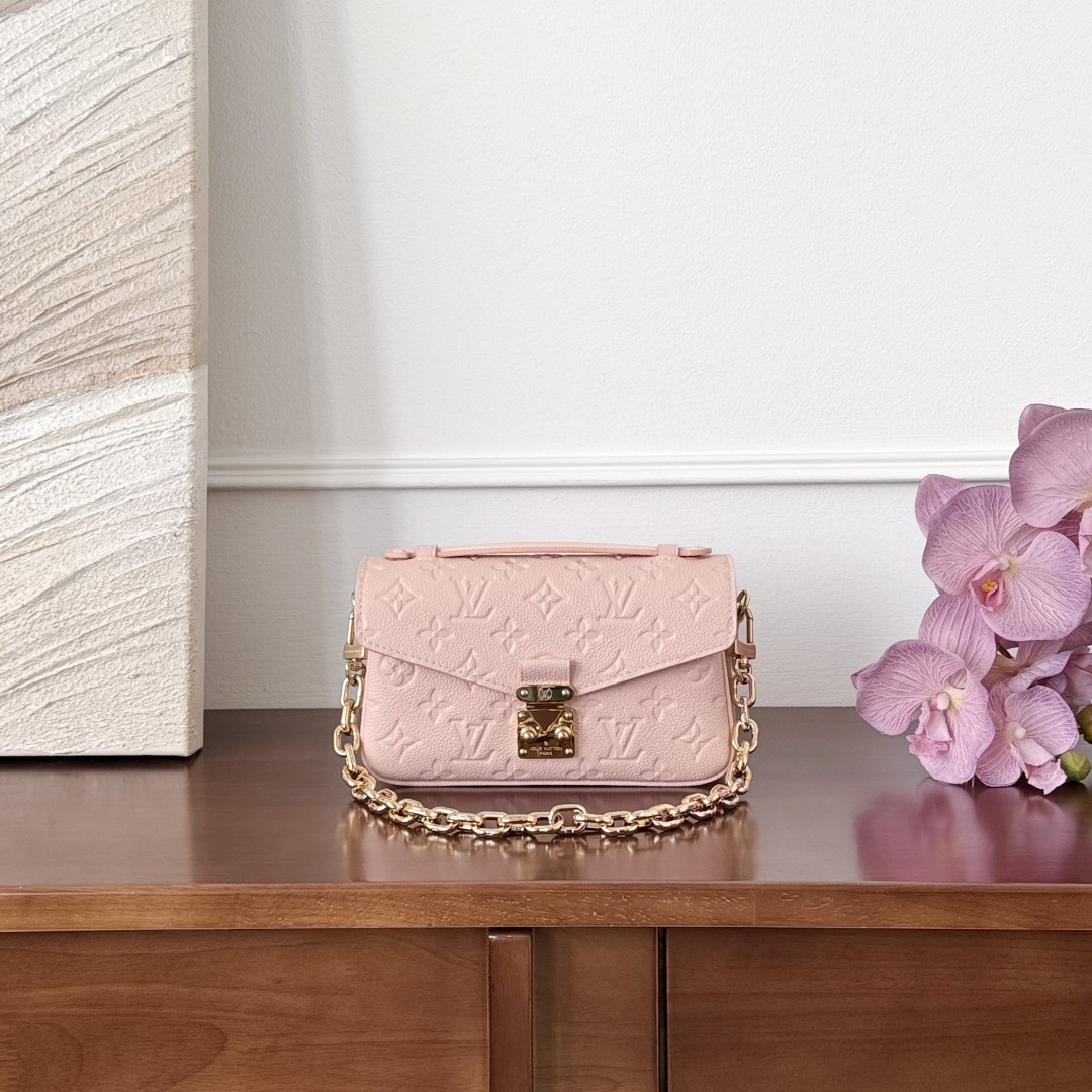 Louis Vuitton -
M47045
21.5x13.5x6cm