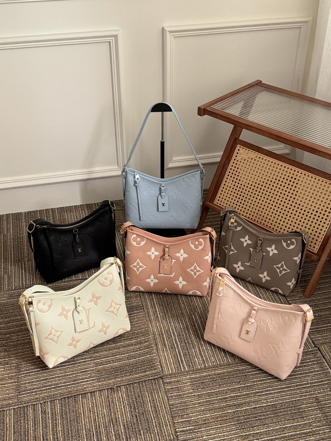 Louis Vuitton CarryaII