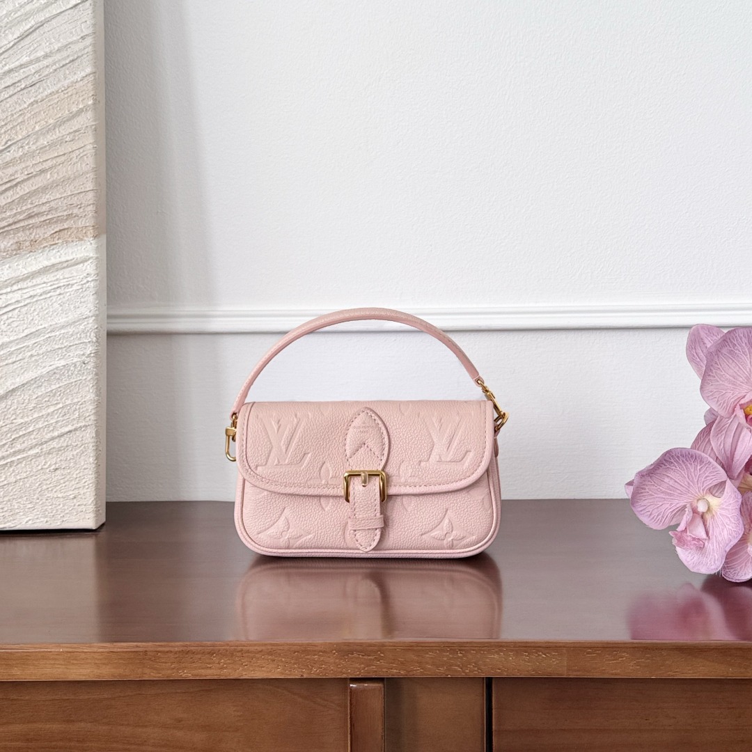 Louis Vuitton nano-
M83566-
19x10.5x6cm