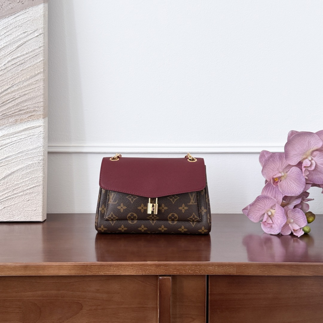 Louis Vuitton -
M26398
24x9x17cm