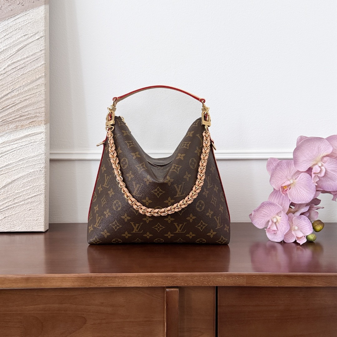 Louis Vuitton hobo-
M27825
26x10x30cm