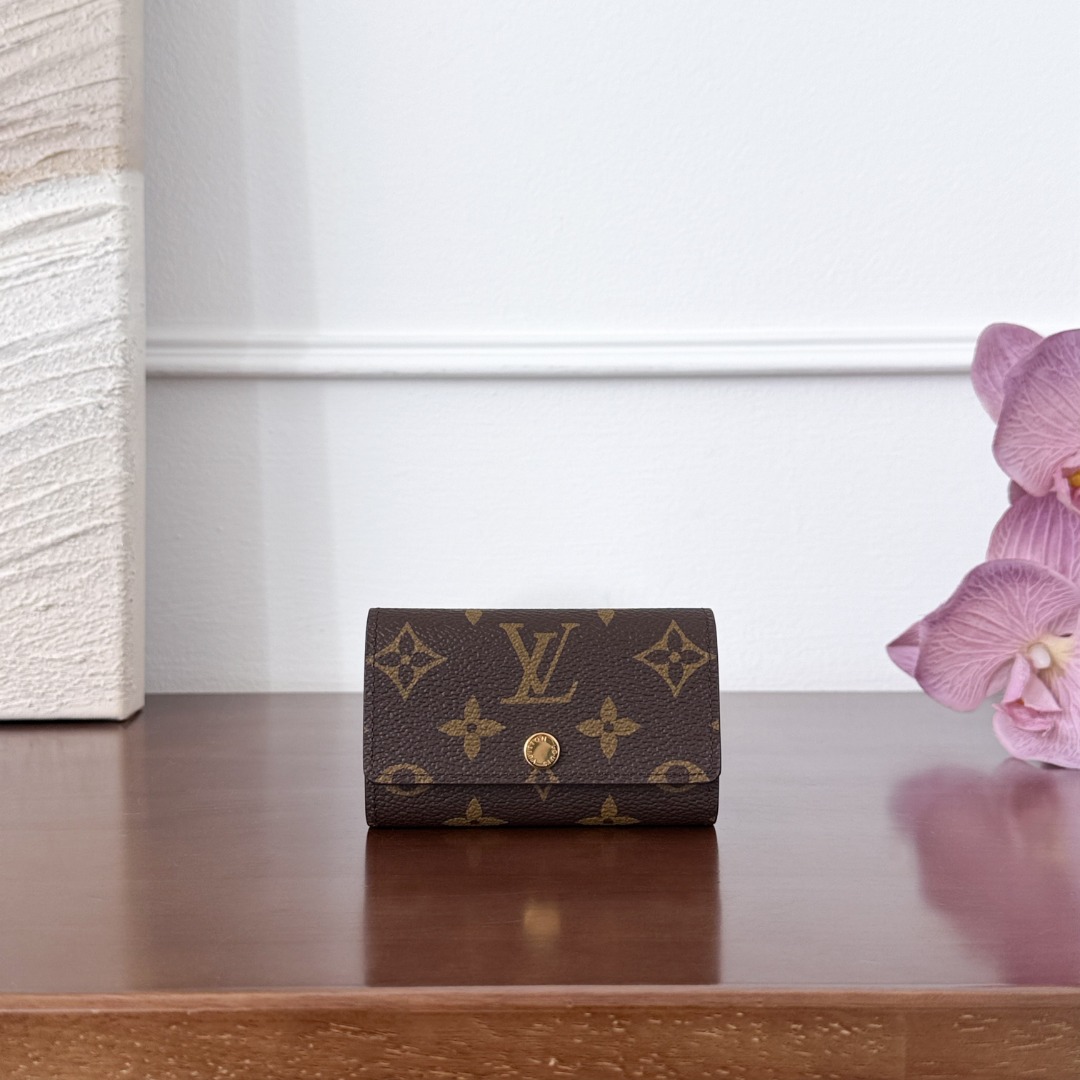 Louis Vuitton M62630
10x2x6.8cm