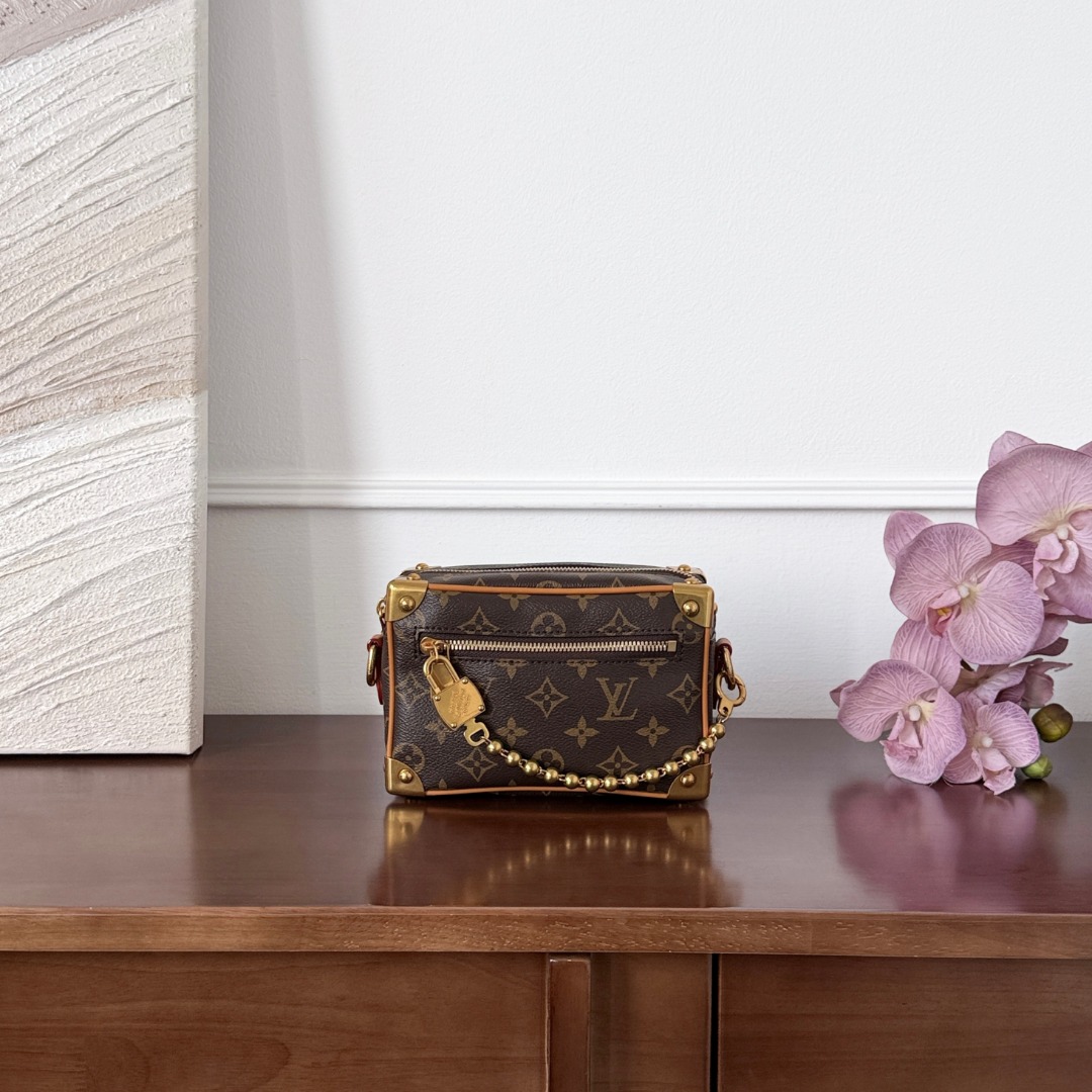 Louis Vuitton Soft Trunk-
M14729
13x8x18.5cm