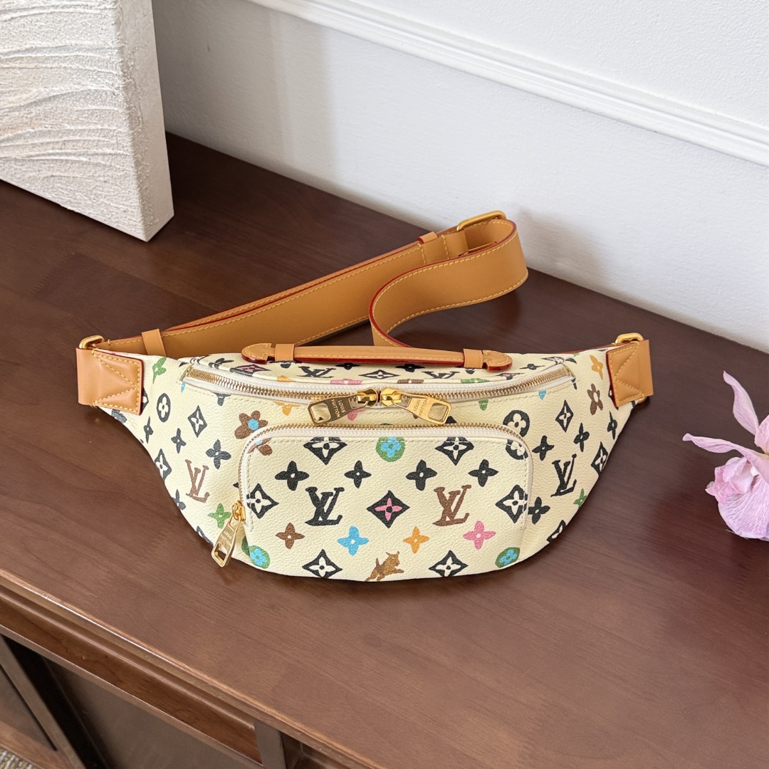 Louis Vuitton -Tyler
M24858-
30x15x8cm