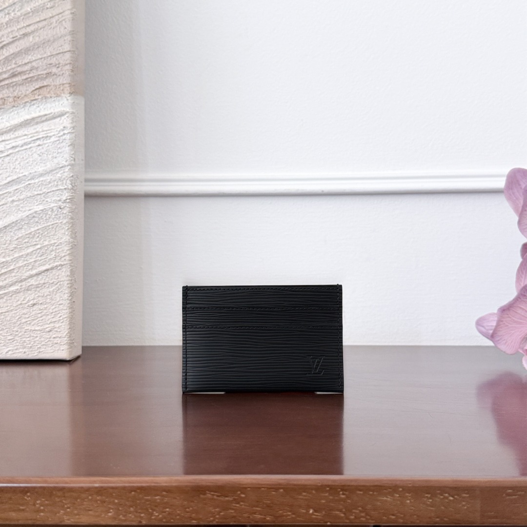 Louis Vuitton M62170
7x1.5x11cm