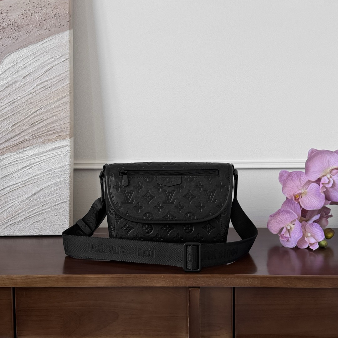 Louis Vuitton -
M14874
26.6x17x11cm