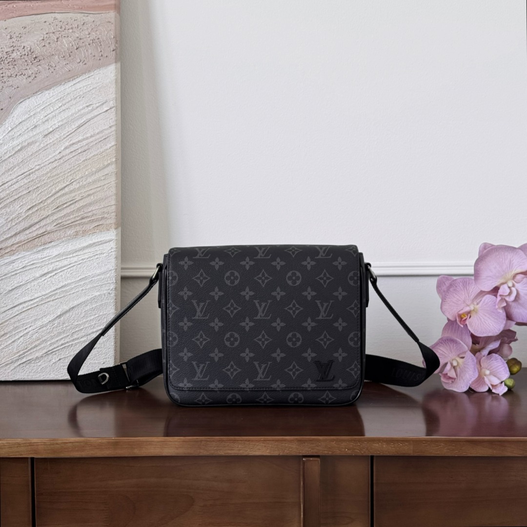 Louis Vuitton -
M46255
20x7x26cm