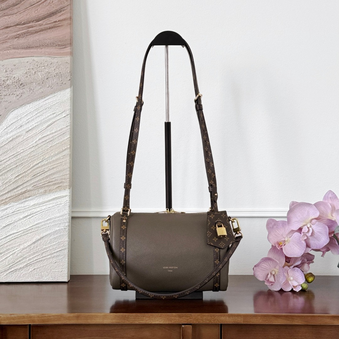 Louis Vuitton Express-
M26360
17x13.5x26cm