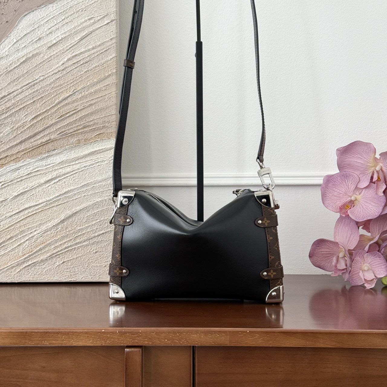 Louis Vuitton M15195 - 16x8.5x23.5cm