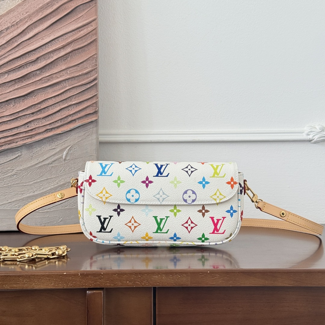 Louis Vuitton 2000。 Sacré-Cœur  Ivy。。