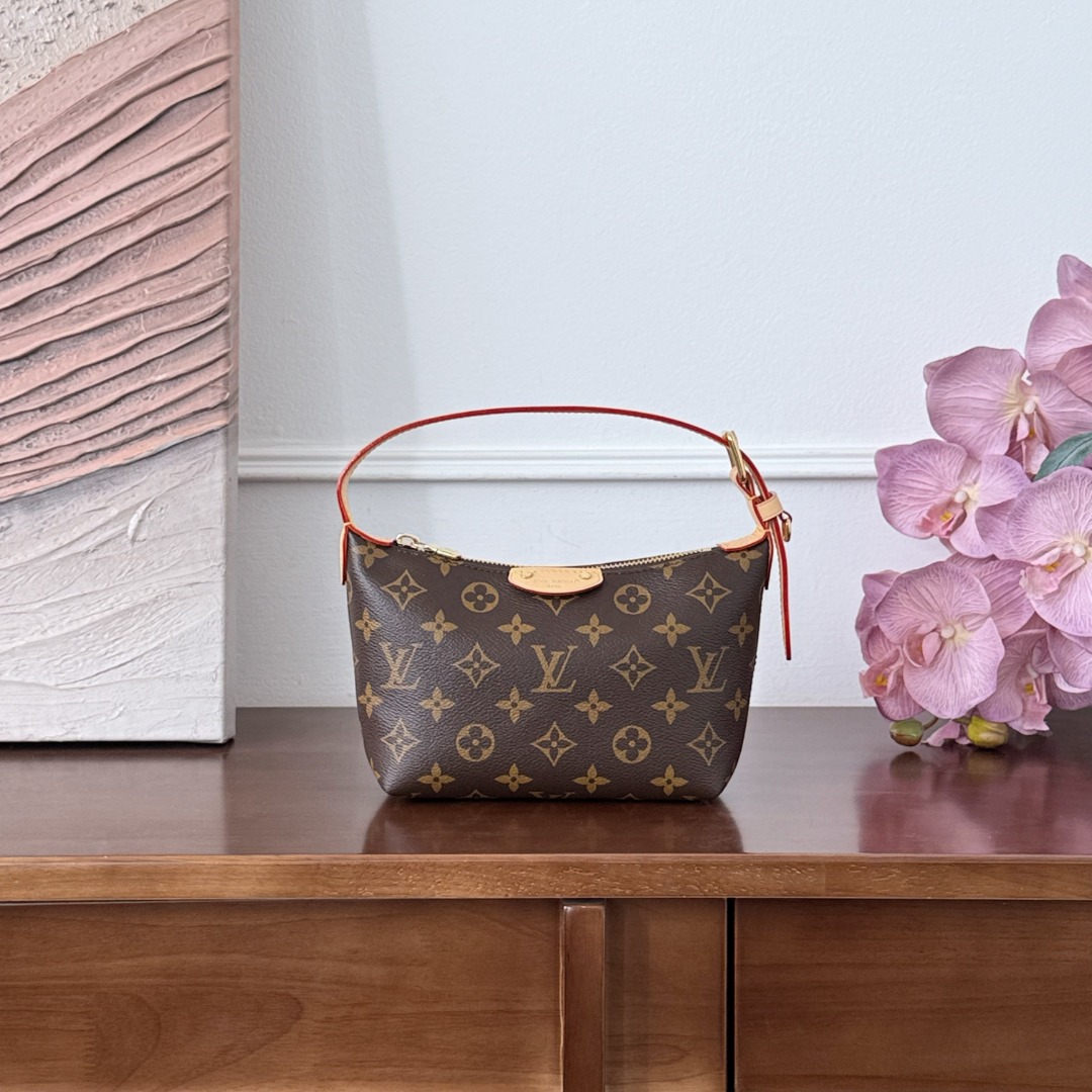 Louis Vuitton -
M27509
18.5x6.5x11cm