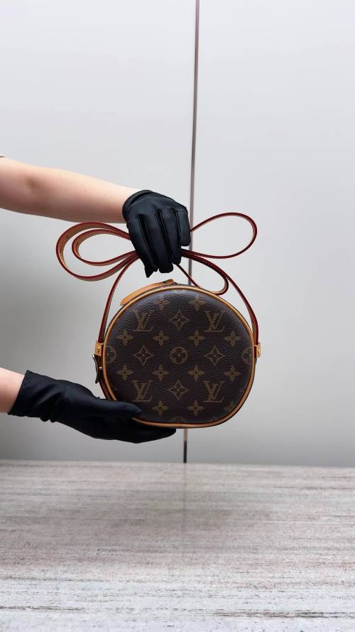 Louis Vuitton Monogram Canvas Round Crossbody Bag - Stylish & Functional 1 Louis Vuitton Monogram Canvas Round Crossbody Bag - Stylish & Functional