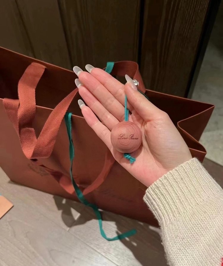 Friends who have bought LP know that stores often give away some cedar - Lifestyle 4