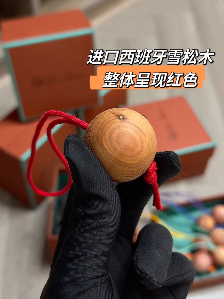有一说一雪松独特的木质香味！真的挺舒缓情绪的！闻的时候是真的蛮放松心情的！ 3