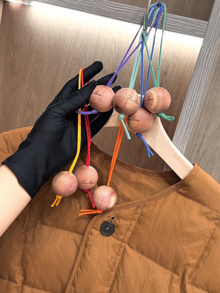 生活的仪式感就藏在不经意的小细节之中！可以让衣物保存起来更放心～用了一段时间后味道没那么浓 拿出来暴晒又是香香的 2