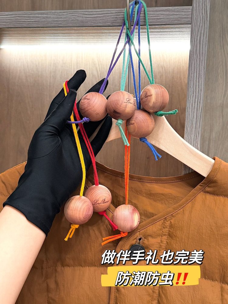 生活的仪式感就藏在不经意的小细节之中！可以让衣物保存起来更放心～用了一段时间后味道没那么浓 拿出来暴晒又是香香的 3