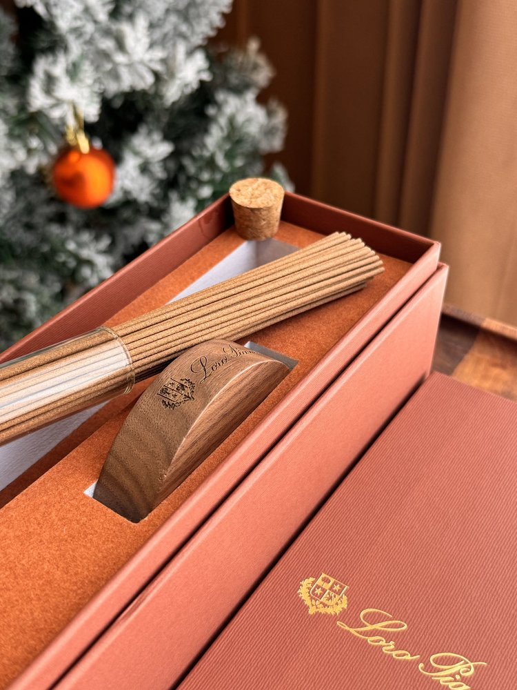 老香友都知道哈！经过岁月沉淀的檀香价格就不会太低！因为香味纯正、柔和温暖香甜又微带玫瑰香、膏香和动物香～而且活性物质比其他檀香品种高出整整3倍！ 8