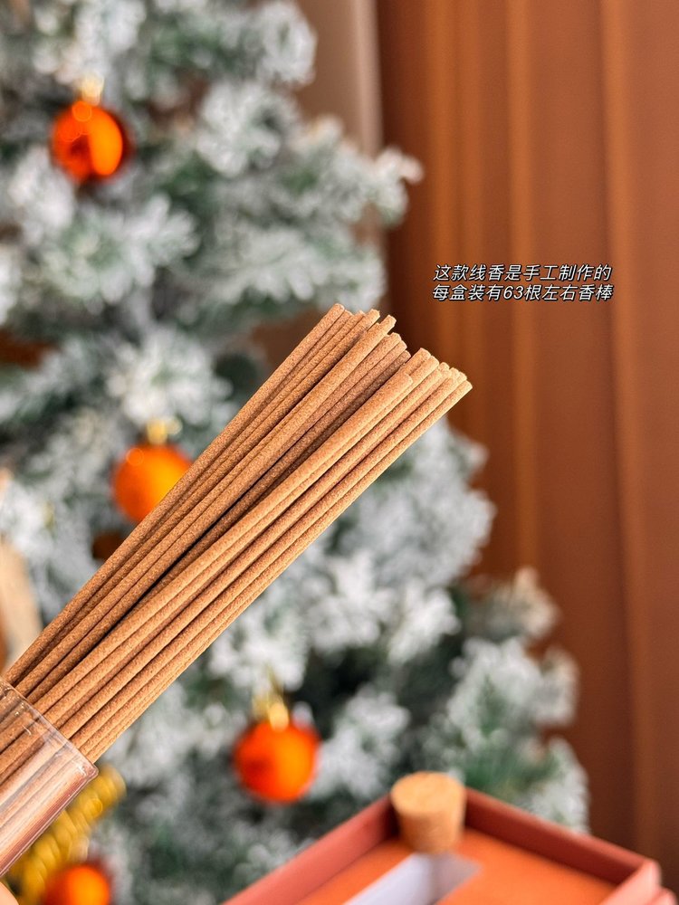 老香友都知道哈！经过岁月沉淀的檀香价格就不会太低！因为香味纯正、柔和温暖香甜又微带玫瑰香、膏香和动物香～而且活性物质比其他檀香品种高出整整3倍！ 7