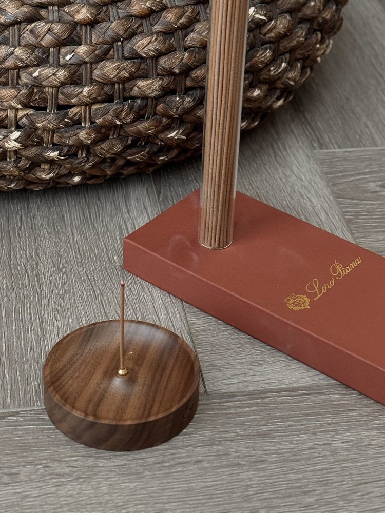 Black walnut incense stick with simple and antique design, warm and mois - Lifestyle 3