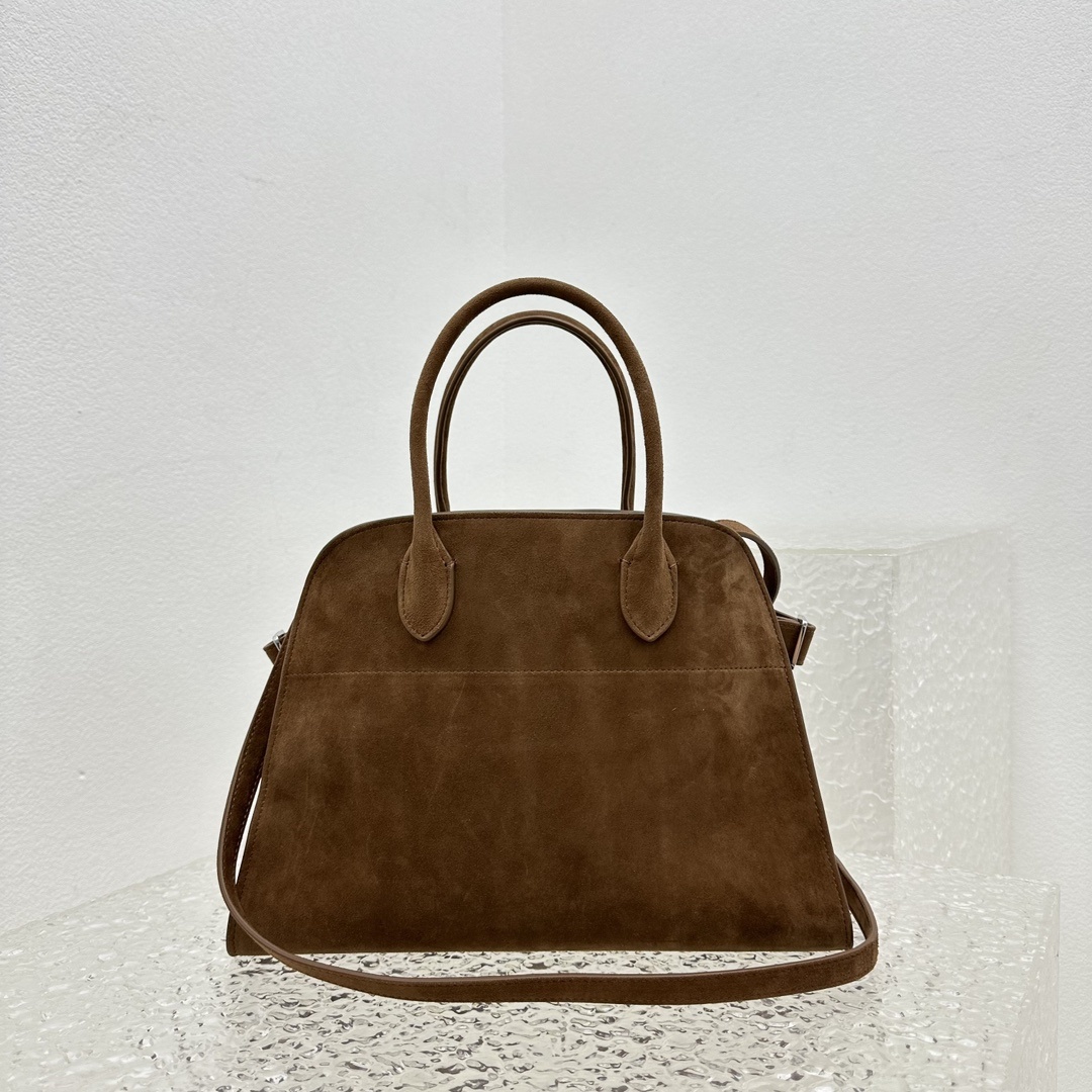 磨砂焦糖Margaux12系列它来啦️品牌在极简设计上的功力线条干净尽管没有什么logo印花的加持但整体