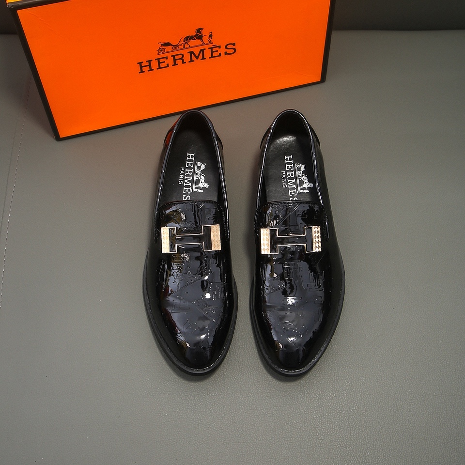 NO:830286,, Brand Hermès, the latest fashionable casual leather shoes for men are on sale simultaneously at the men's all-season counter on the official website. The uppers are embossed with Italian imported cow patent leather, and the inner first layer is black sheepskin that does not fade. They are breathable and comfortable (refuse to discolor and rub the feet). The soles are non-slip rubber outsole. Original quality, super comfortable, perfect for driving. The real thing is better when photographed. Suitable for outdoor drivers to travel; high-quality sneakers, running shoes, men's shoe standard size 38-45, hermes, sheepskin19860909,品牌爱马仕,官网最新款时尚休闲皮鞋男士四季专柜同步发售,鞋面意大利进口头层牛漆皮压花,内里头层黑色不掉色羊皮里,透气舒适（拒绝脱色磨脚）鞋底防滑橡胶大底,原单品质,超舒适,驾车完美.实物拍摄实物更赞 适合户外司机驾车出行；高品质板鞋,跑步鞋 男鞋标准码38-45,,hermes,sheepskin,Men's shoes