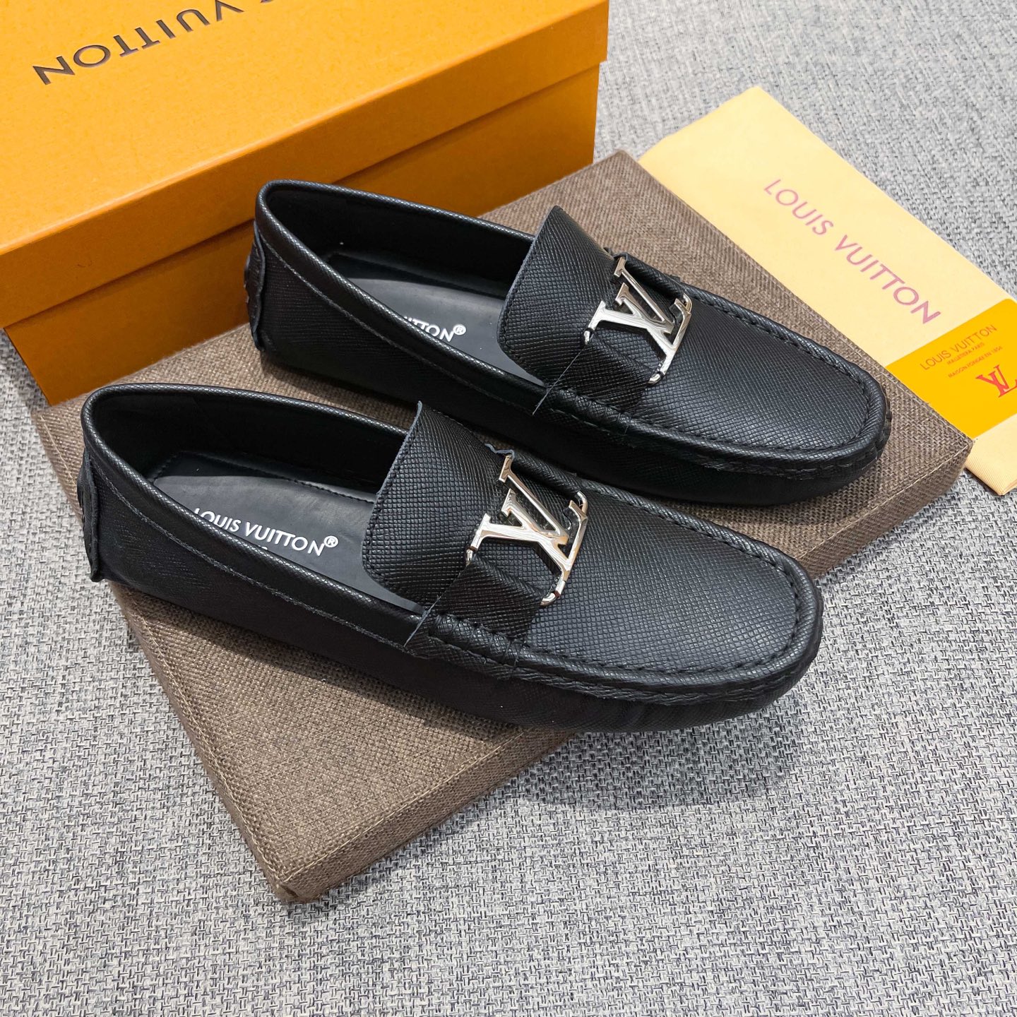 NO:557088,, LV official website new model, Louis Vuitton 19, founded in Florence, is one of the global luxury brands. Its unique creativity and innovation are popular all over the world. Gucci - timeless and classic, has always been favored by celebrities and has become the darling of the world's upper class. Louis Vuitton has always been famous for its high-end luxury. The upper is made of original Italian brown cowhide, comfortable and breathable pure cow lining (real material), extremely beautiful, shocking, a brand can be deeply rooted in the heart.  , a pair of shoes can also make you linger, wearing it is not only noble, but also a kind of aura, standard size 37-46,, gucci, louis vuitton, louis vuitton, cowhide19860909,LV官网新款,路易威登19创立于佛罗伦萨,是全球奢侈品品牌之一,其独特的创意和革新风靡全球,古驰—永恒而经典,一直以来深受明星们的青睐,并成为世界上流社会人的宠儿,路易威登一直以高档奢华闻名于世,鞋面采用原版意大利棕色牛皮,舒适透气纯牛里(真材实料),极度美观,惊世骇俗,一个品牌可以深植内心 ,一双鞋也可以让你流连忘返,穿出的不仅仅是尊贵,更是一种气场,标准码37-46,,gucci,louis vuitton,louis vuitton,cowhide,Men's shoes