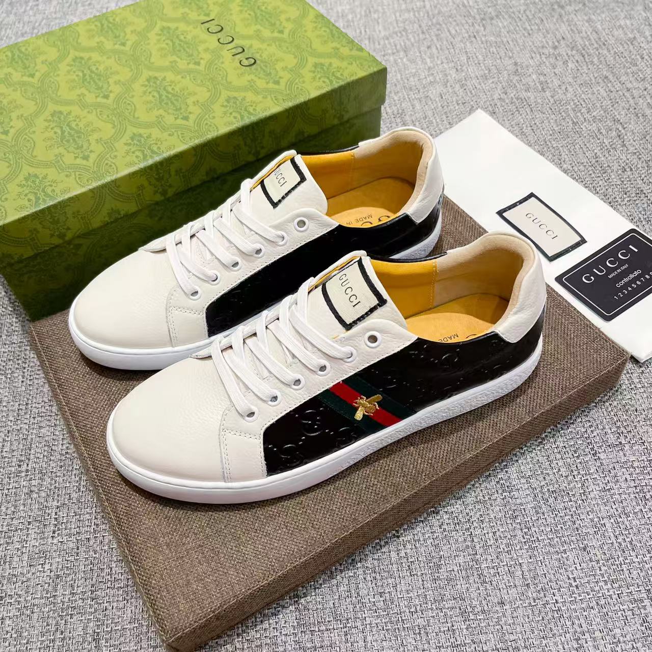 NO:557093,, Gucci, founded in Florence in 1919, is one of the global luxury brands. Its unique creativity and innovation are popular all over the world. Gucci - timeless and classic, has always been favored by celebrities and has become the darling of the world's upper class. Gucci has always been famous for its high-end luxury. The upper is made of original Italian brown cowhide, comfortable and breathable pure sheepskin. It is extremely beautiful and shocking. A brand can be deeply rooted in the heart.  , a pair of shoes can also make you linger, wearing it is not only noble, but also a kind of aura, standard size 37-45,, gucci, gucci, cowhide, sheepskin19860909,古驰(Gucci),19创立于佛罗伦萨,是全球奢侈品品牌之一,其独特的创意和革新风靡全球,古驰—永恒而经典,一直以来深受明星们的青睐,并成为世界上流社会人的宠儿,GUCCI一直以高档奢华闻名于世,鞋面采用原版意大利棕色牛皮,舒适透气纯羊皮里,极度美观,惊世骇俗,一个品牌可以深植内心 ,一双鞋也可以让你流连忘返,穿出的不仅仅是尊贵,更是一种气场,标准码37-45,,gucci,gucci,cowhide,sheepskin,Men's shoes