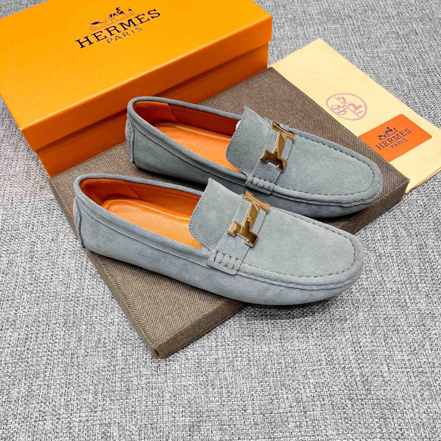 P280，(全纯牛里)高端豆豆鞋，爱马仕（Hermès）官方新款，意大利名模贵族们爆款，Hermès时尚界的佼佼者，无可超越，适合驾车，休闲，白领，商务男士首选，明星同款，鞋面采用进口原版磨砂牛皮，原版舒适透气牛里。法国殿堂级尊贵款售价19968瑞士法郎，法国巴黎时装周走秀款 ，一个品牌可以深植内心 ，一双鞋也可以让你流连忘返，穿出的不仅仅是尊贵，更是一种气场👻标准37-46