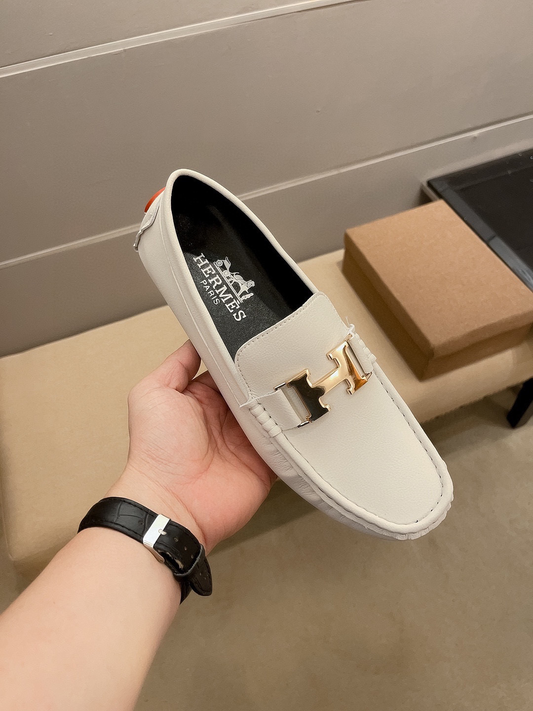 P270😱官方新款+爆款，品牌HEMES(爱马仕)套脚船，鞋胡歌同款哦[强][闪电]  奢华 低调有内涵，[得意]进口荔枝纹牛皮，舒适透气，配合牛里透气拒绝掉色真才实料、延续了爱马仕所坚持不懈了百年为大众打造每一款都独具匠心的产品，土耳其大师亲自操刀设计 [强][强]法国圣特娜福宝大道24号总店同步发售，大气、时尚、休闲为一身，所有服饰百搭款，快快上图、爆款！标准码37-47