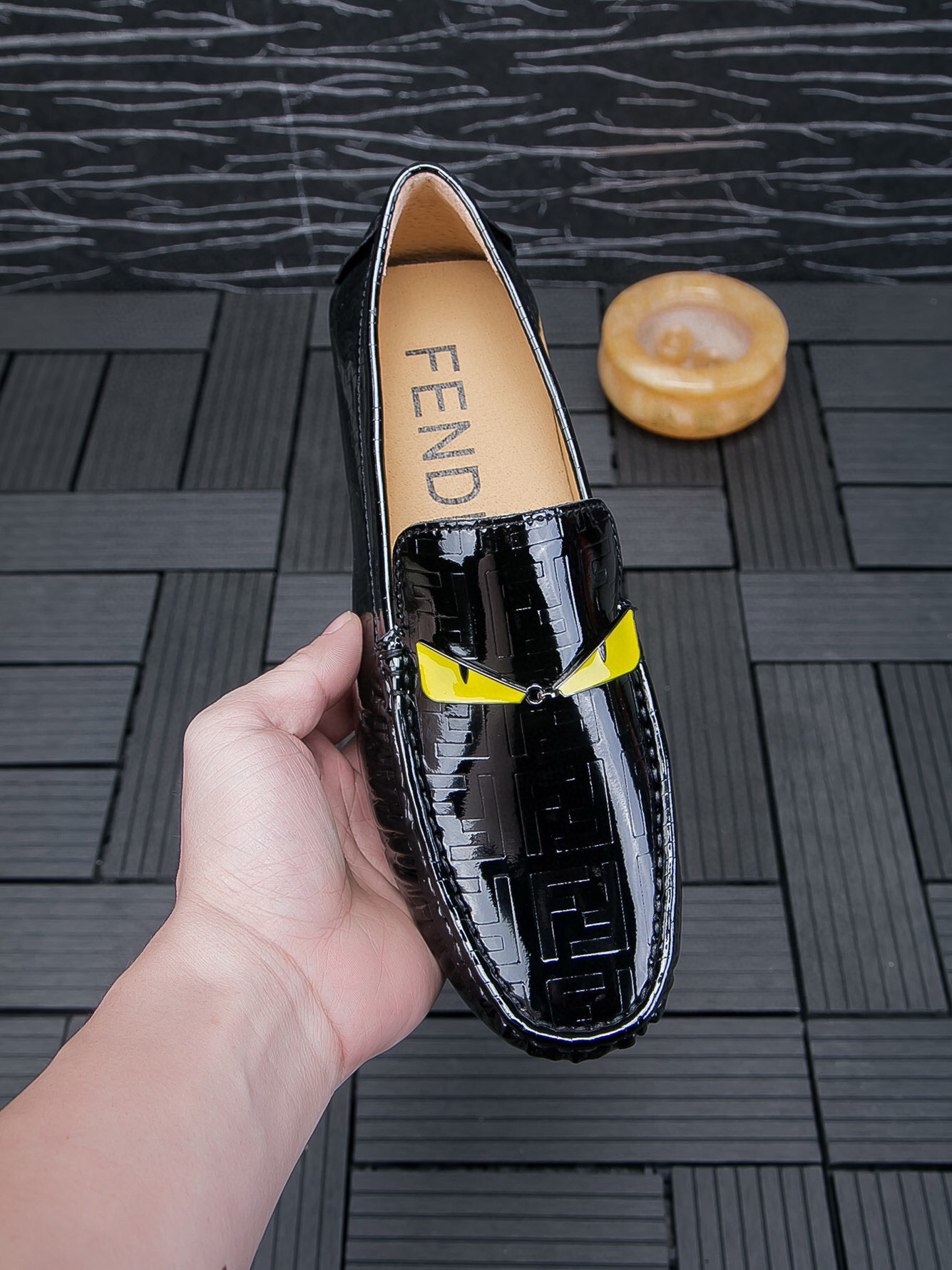 NO:850575,(Real price), Fendi official flagship store new + popular style, original cowhide leather upper, comfortable and breathable cow lining, Fendi (FENDI) designed by Silvia VenturiniFENDI of the Fendi family. This style is highly praised and loved by famous Roman aristocrats and new social elites. World Cup commemorative edition, sold simultaneously at the Harbor City store at No. 5 Canton Road, Tsim Sha Tsui, Hong Kong, counter price HKD Paris Fashion Week catwalk style  [Rose][Love] A brand can be deeply rooted in your heart, and a pair of shoes can also make you linger. What you wear is not only noble, but also a standard of aura 37-47,, fendi, fendi, louis vuitton, dior, cowhide19860909(实价),芬迪官方旗舰店新款+爆款,鞋面原版牛皮,舒适透气牛里,芬迪 (FENDI) 由芬迪家族的SilviaVenturiniFENDI设计.此款受到罗马名门贵族及社会新贵的推崇和喜爱,世界杯纪念版,香港尖沙咀广东道5号海港城店同步售卖,专柜价港币巴黎时装周走秀款 [玫瑰][爱心]一个品牌可以深植内心,一双鞋也可以让你流连忘返,穿出的不仅仅是尊贵,更是一种气场标准37-47,,fendi,fendi,louis vuitton,dior,cowhide,Men's shoes