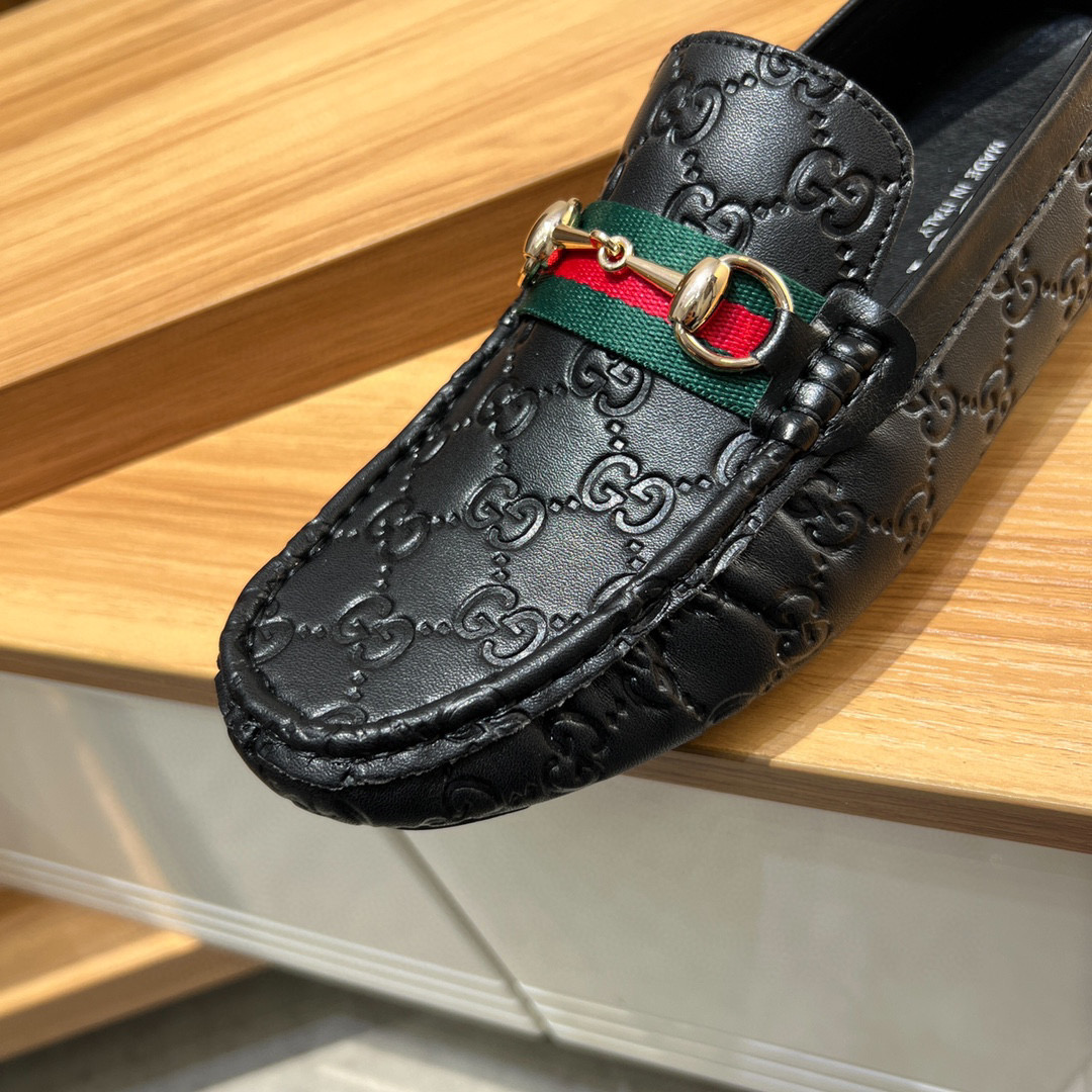 NO:850564,(actual price), the highest version of Gucci’s official flagship store, the latest model + popular model, the upper is imported Italian first-layer cowhide, comfortable and breathable cowhide, the original imported wear-resistant rubber sole, a refined and elegant man’s favorite product, comfortable to wear. The exquisite and simple upper shows the low-key elegance of the brand, suitable for the wardrobe in all seasons.  , whether you are concentrating on work, spending leisure time with your family, or experiencing an elegant lifestyle in the city or the countryside, this series can show true masculine charm. [Applause][Cool][Struggle] Standard code 37～47,,gucci,cowhide19860909(实价),古驰官方旗舰店最高版本新款+爆款,鞋面进口意大利头层牛皮,舒适透气牛里,原版进口耐磨橡胶底,精致优雅男士心备佳品,穿着舒适.精致简单鞋面尽显品牌低调优雅,适合四季衣橱,无论是专心致志地工作,与家人共度闲暇时光,还是在城市或乡间体验高雅的生活方式,该系列均可彰显真正的男性魅力.[鼓掌][酷][奋斗]标准码37～47,,gucci,cowhide,Men's shoes