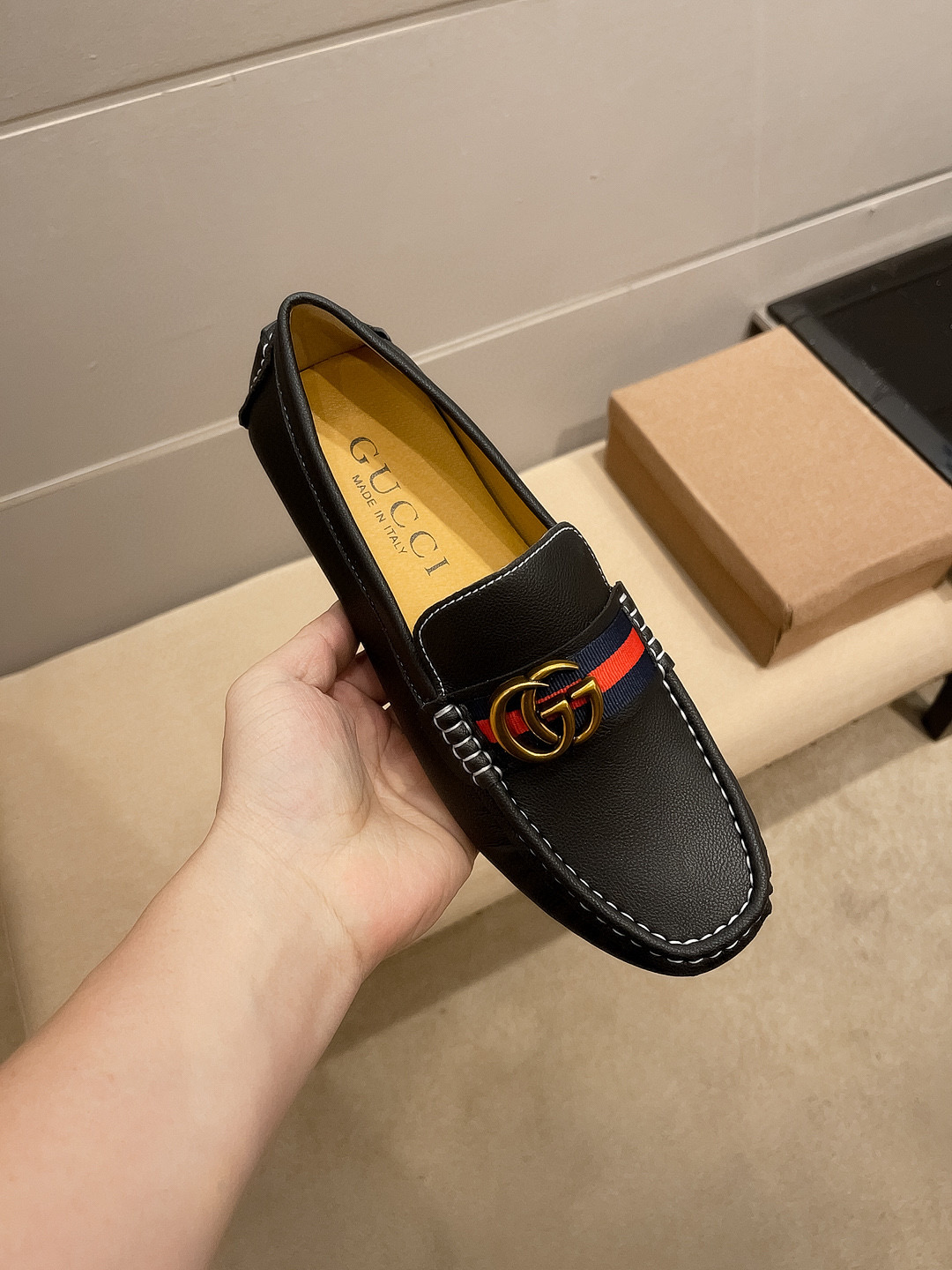 NO:780377,(Real price) [Gucci] High-quality boutique men's shoes from the official flagship store. The same style as the star Jay Chou, original new model + popular model, using imported original pebbled cowhide leather surface, comfortable and breathable cowhide lining, French palace-level distinguished model priced at 19,918 Swiss francs, Paris Fashion Week catwalk model, a brand can be deeply rooted in the heart  ,A pair of shoes can also make you linger. What you wear is not only noble, but also a standard of aura 37-47,,cowhide19860909（实价)【古奇】 官方旗舰店高品质精品男鞋.明星周杰伦同款,原单新款+爆款,采用进口原版荔枝纹牛皮面,舒适透气牛里,法国殿堂级尊贵款售价19918瑞士法郎,法国巴黎时装周走秀款 ,一个品牌可以深植内心 ,一双鞋也可以让你流连忘返,穿出的不仅仅是尊贵,更是一种气场标准37-47,,cowhide,Men's shoes
