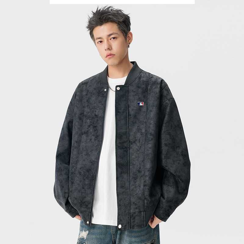 💰245。MLB/棒球大联盟春秋新款三色麂皮绒拼接情侣棒球服飞行夹克外套。
对待爆款我们从来都不会盲从 拼接系列绝对是会爆炸 海外款国内无售 ins点赞过万  
【小红书/快手各大网红流量款】
 面料采用定制麂皮绒保暖性十足  版型超级正 档次满满
麂皮绒每年的春秋都是备受喜爱的   这款外套可以说闭眼入   稳到没朋友 情侣街拍必备
颜色：黑   棕  卡其
尺码：M&mdash;3XL