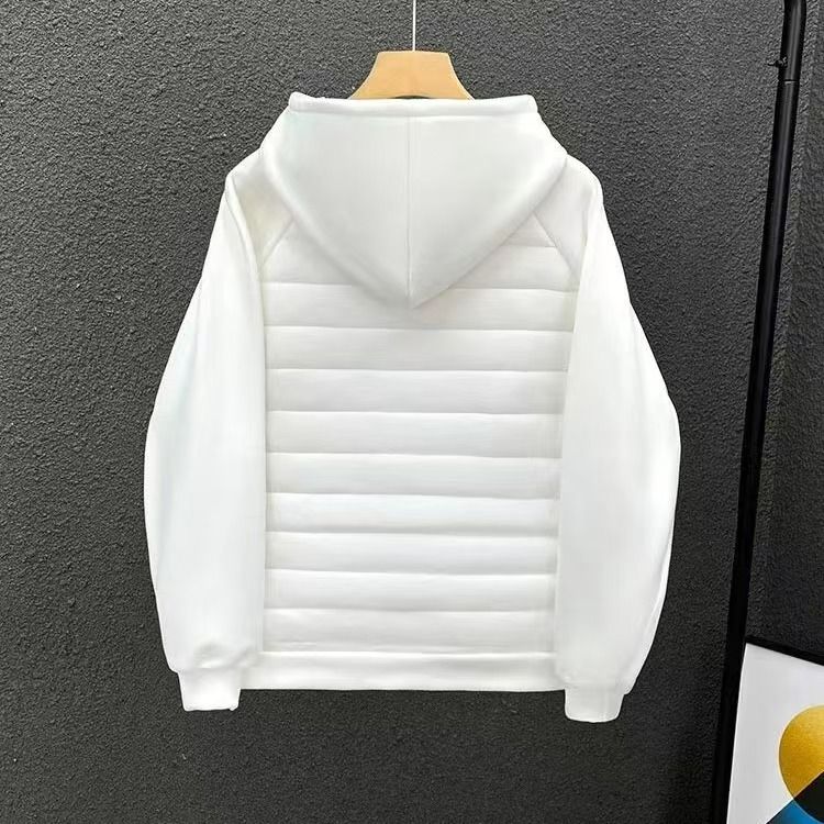 💰230。KALLAS/凯乐石冬季新款情侣款排骨款连帽轻薄羽绒棉衣拉链外套。
面料采用400D加密防水防风处理 ，袖口与下摆运用高氨纶螺纹不变形 ，不起球。
加厚160G绗缝羽绒棉保暖 不臃肿
潮味十足 潮流百搭 男女皆可驾驭 
颜色：黑   白   灰
尺码：M&mdash;3XL