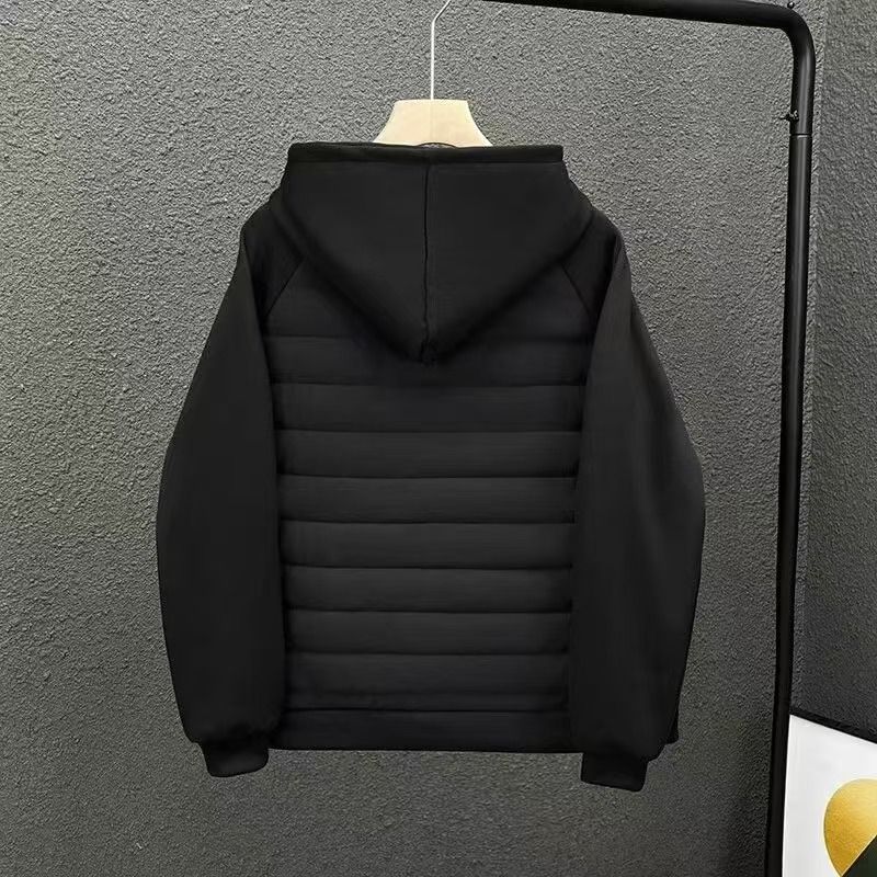 💰230。KALLAS/凯乐石冬季新款情侣款排骨款连帽轻薄羽绒棉衣拉链外套。
面料采用400D加密防水防风处理 ，袖口与下摆运用高氨纶螺纹不变形 ，不起球。
加厚160G绗缝羽绒棉保暖 不臃肿
潮味十足 潮流百搭 男女皆可驾驭 
颜色：黑   白   灰
尺码：M&mdash;3XL