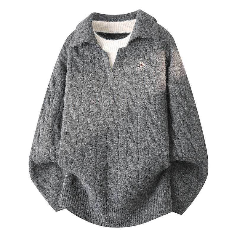 💰185。MONCLER/蒙口秋冬情侣款宽松复古休闲百搭长袖拼接翻领慵懒针织毛衣
采用新型针织面料，健康舒适。翻领拼接设计，开衫设计是功能性很强的一款外套，非常舒适、方便。胸前刺绣小logo，高端定制材质，上身效果非常棒！男女都可以驾驭
颜色：黑  浅灰  深灰  绿  米白  红
尺码：M&mdash;4XL