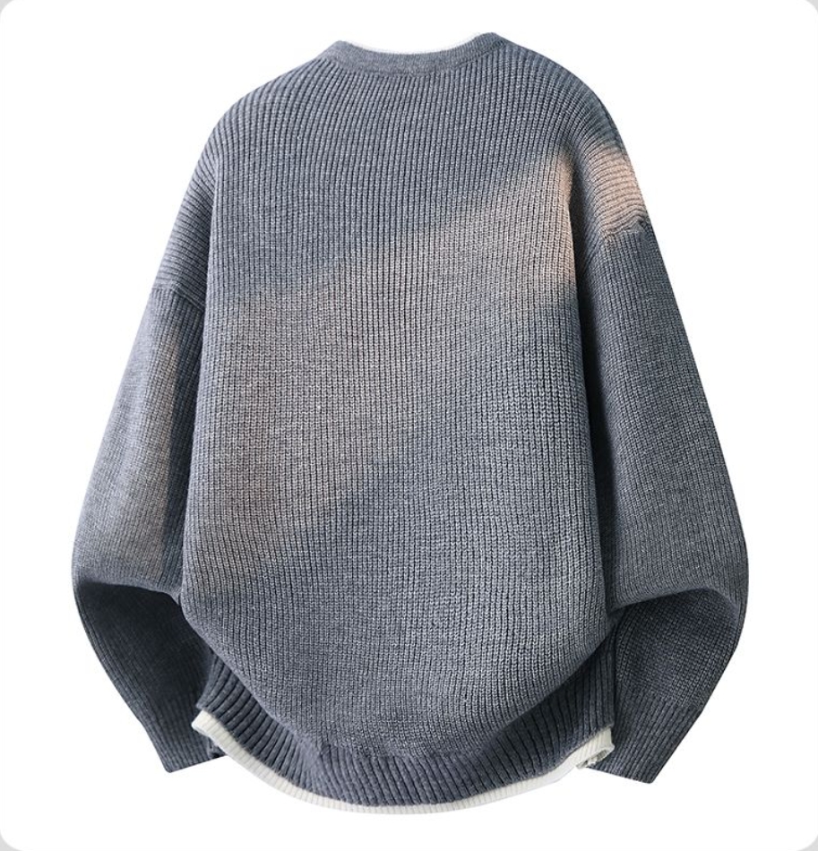 💰185。MONCLER/蒙口秋冬情侣款宽松复古休闲百搭长袖假两件拼接圆领慵懒针织毛衣。
采用新型针织面料，健康舒适。翻领拼接设计，开衫设计是功能性很强的一款外套，非常舒适、方便。胸前刺绣小logo，高端定制材质，上身效果非常棒！男女都可以驾驭
颜色：黑  灰  深蓝  卡其
尺码：M&mdash;4XL